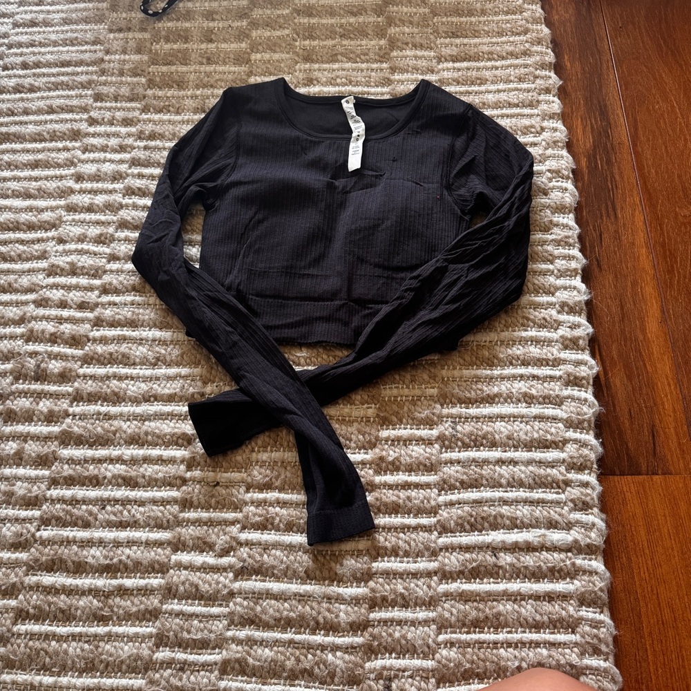 Lululemon Athletica Black Fitted Crop Long Sleeve Blouse